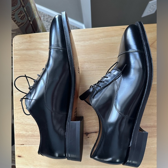 Johnston & Murphy Men’s black leather cap toe shoe. Size 11. Never been worn - Picture 5 of 5